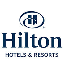Het Hilton hotel maakt gebruikt van draadloze receptiebellen en keuken oproepsystemen om personeel aan te sturen en een gast om een receptioniste te laten vragen.